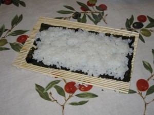 Il riso steso perfettamente sull'alga Il riso steso perfettamente sull'alga